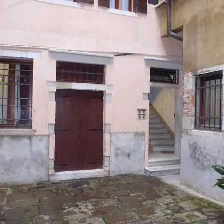 Delicious Near St. Square Appartement *