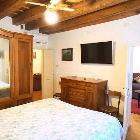 Delicious Near St. Square Apartamento *