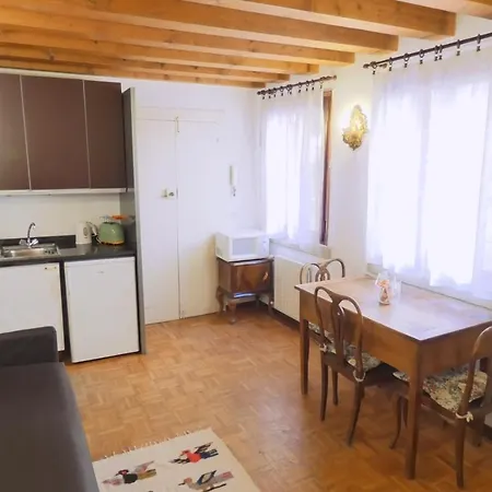 Apartamento Delicious Near St. Square *
