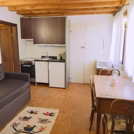 Apartamento Delicious Near St. Square
